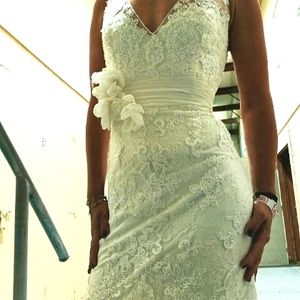Enzoani Stunning lace wedding gown
